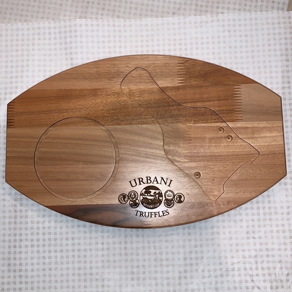 Solid Wood Cheese Board by URBANI - Picture 1 of 5
